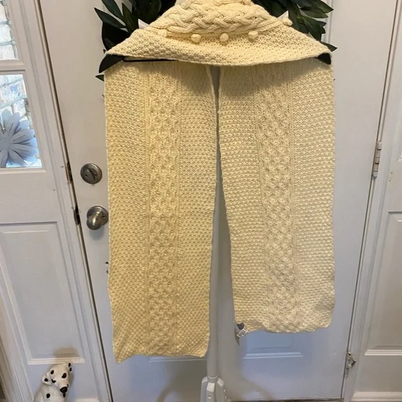 NWT American Eagle Pom Pom Baubles Cable Knit Wool Blend Knit Scarf Cream OS - Picture 2 of 7